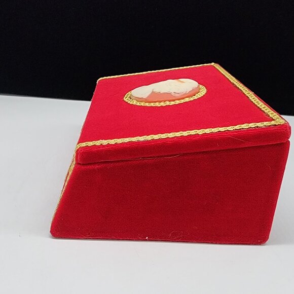 Vintage Musical Cameo Jewelry Box Red & Gold Velvet Inner Tray 9"x6"x4" - Picture 6 of 10